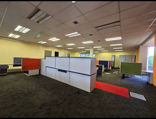 3,888M² OFFICE TO LET IN LONGMEADOW